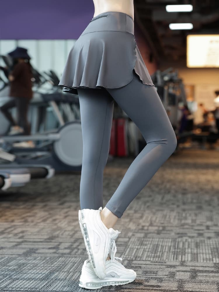 スポーツパンツ フリルスカート付きスポーツパンツ